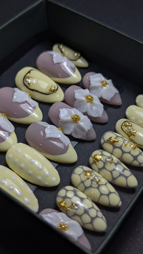 Atelier summer nails